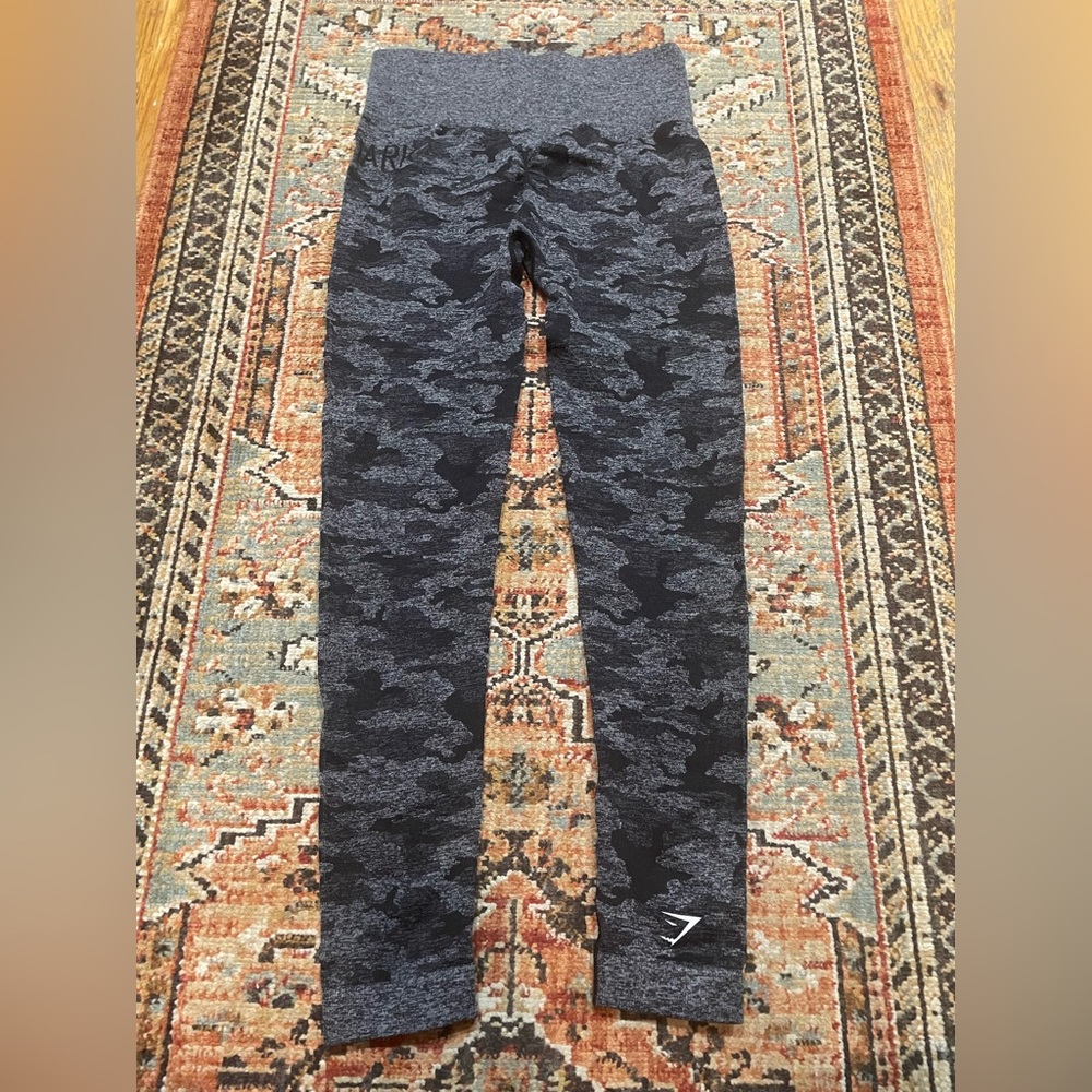 GYMSHARK LEGGINGS - size small